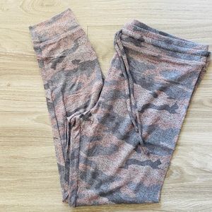 NWOT AMERICAN EAGLE PINK + BLUE CAMO JOGGERS